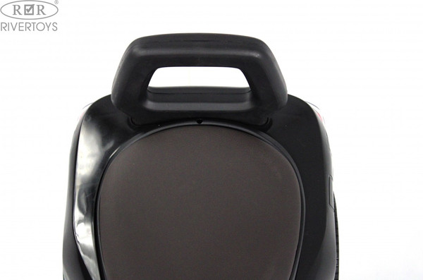 Каталка детская RiverToys Toyota Land Cruiser 300 / Z002ZZ-D