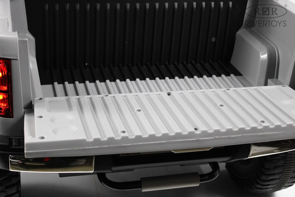 Детский автомобиль RiverToys G444GG