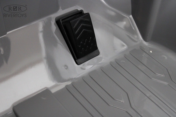 Детский автомобиль RiverToys G444GG