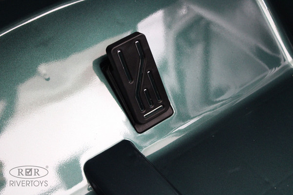 Детский автомобиль RiverToys Y999YY