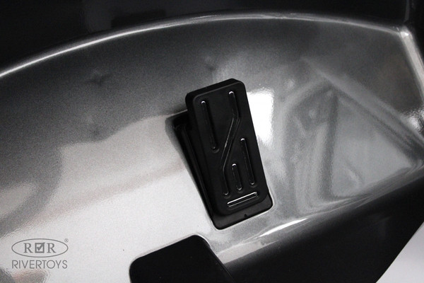 Детский автомобиль RiverToys Y999YY