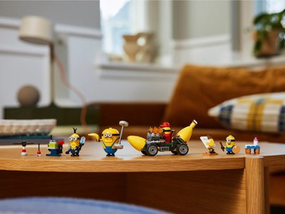 Конструктор Lego Minions Миньоны и машина-банан 75580