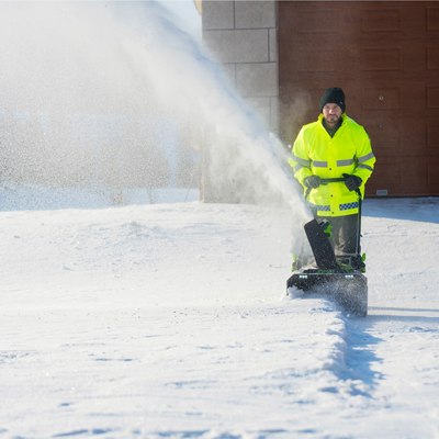 Снегоуборщик аккумуляторный Greenworks 2603307UB