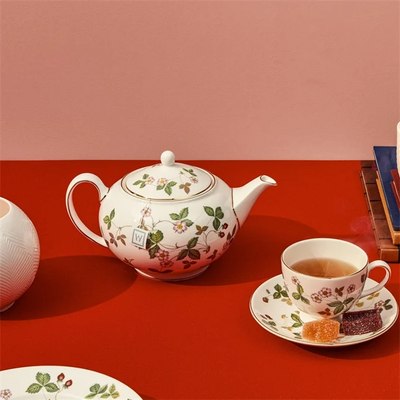 Чашка с блюдцем Wedgwood Wild Strawberry 1053287