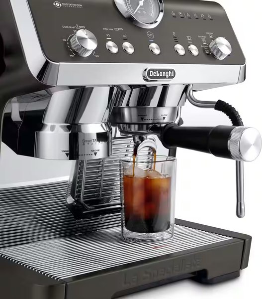 Кофеварка эспрессо DeLonghi EC9555.BK