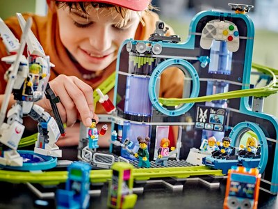 Конструктор Lego City Парк аттракционов: Мир роботов 60421