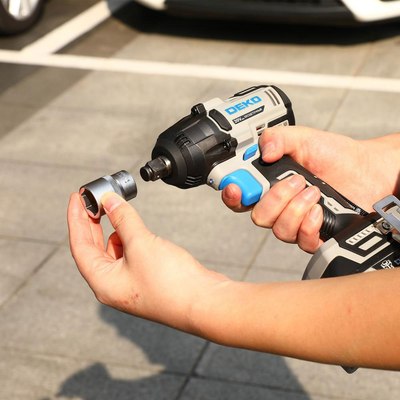 Аккумуляторный гайковерт Deko ZKIS / 083-1087