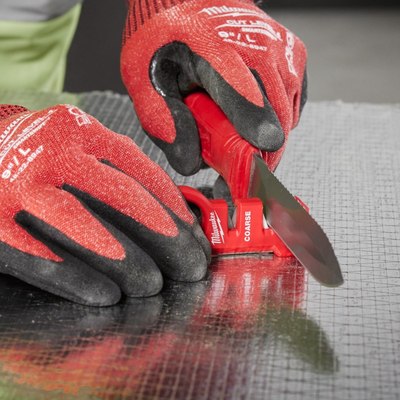 Ножеточка механическая Milwaukee Compact Knife Sharpener 4932478562