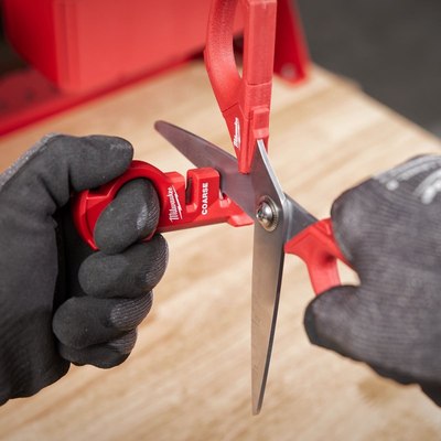 Ножеточка механическая Milwaukee Compact Knife Sharpener 4932478562