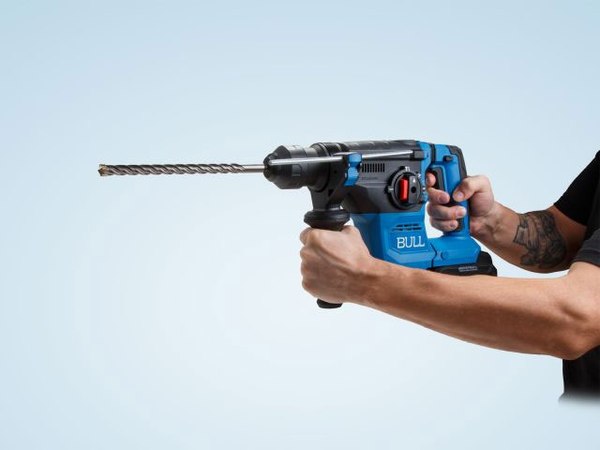 Профессиональный перфоратор Bull CBH 1826