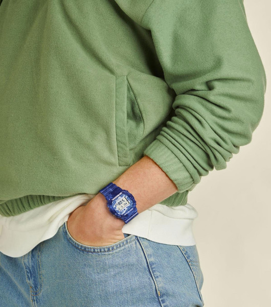 Часы наручные мужские Casio DW-5600BWP-2E