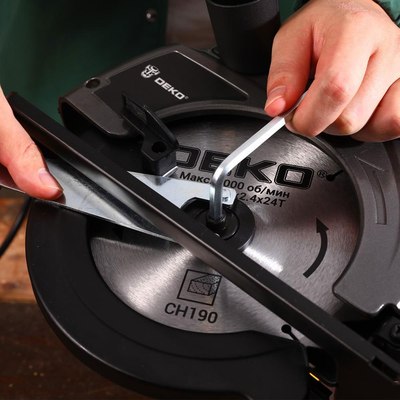 Дисковая пила Deko CS1800-D / 083-1101