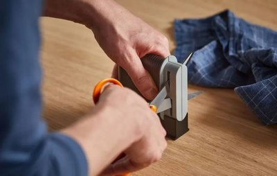 Ножеточка механическая Fiskars Clip-Sharp 1000812 