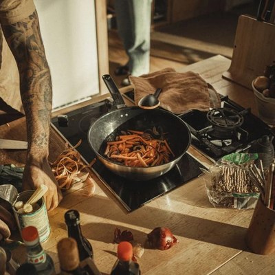 Вок Fiskars Functional Form 1072313