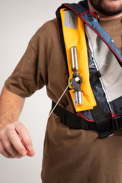 Спасательный жилет MedNovtex Самонадувающийся