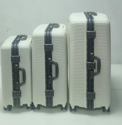 Чемодан на колесах Mironpan 11276