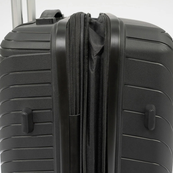 Чемодан на колесах Valigetti 344-PP20/2-24BLK