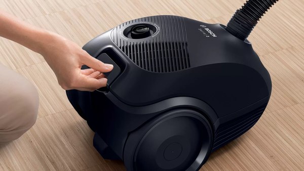 Пылесос Bosch BGBS2LB1 (черный)