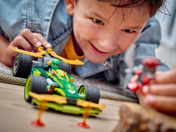 Конструктор инерционный Lego Ninjago Гоночный автомобиль Ллойда 71828