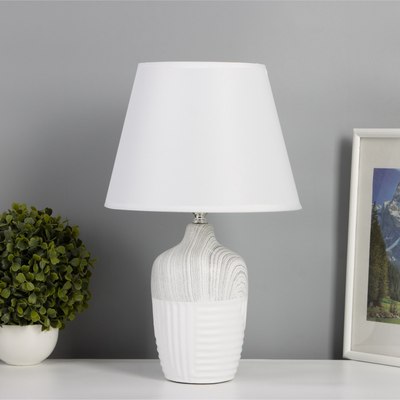 Прикроватная лампа Risalux Строгие линии / 10683305