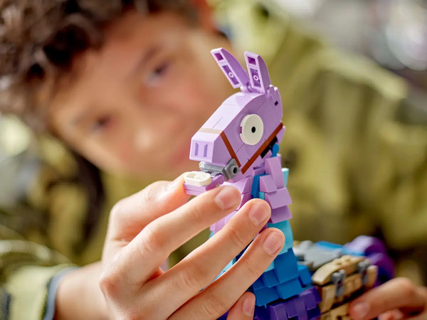 Конструктор Lego Fortnite Лама с провизией 77071