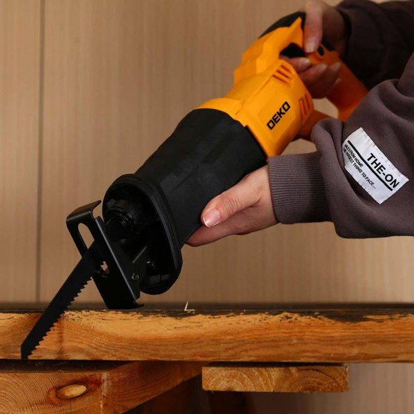 Сабельная пила Deko DKRS1100V / 083-1071