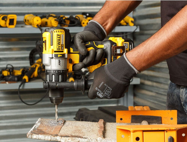Профессиональная дрель-шуруповерт DeWalt DCD996P1