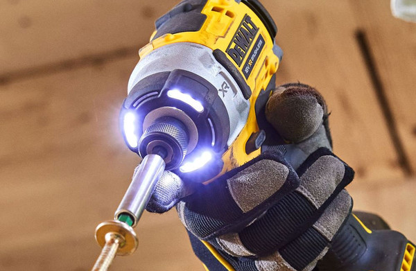 Профессиональный шуруповерт DeWalt DCF860N