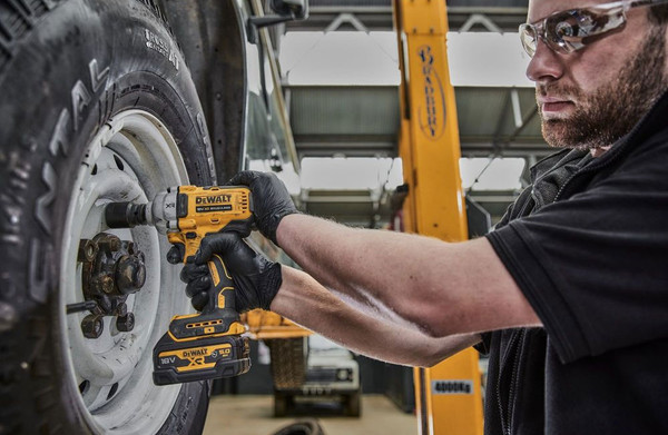 Профессиональный гайковерт DeWalt DCF892N