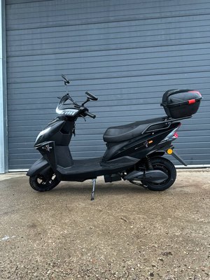 Электроскутер Volt Storm ZS с багажником