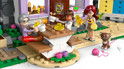 Конструктор Lego Friends Дом пчеловода и цветник 42669