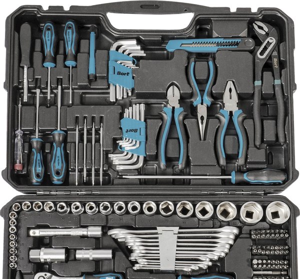 Универсальный набор инструментов Bort BTK-150 (93418484)