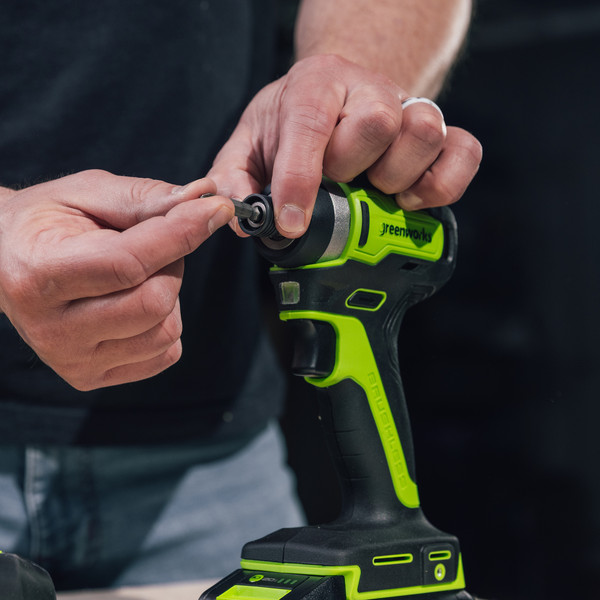 Аккумуляторный шуруповерт Greenworks ID3170 / 3804907