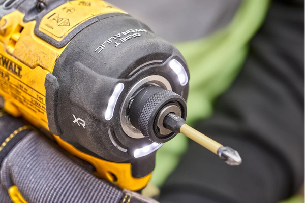 Профессиональный шуруповерт DeWalt DCF870N