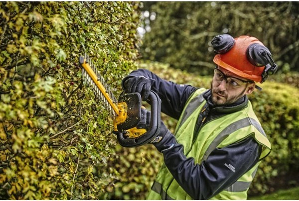 Кусторез аккумуляторный DeWalt DCMHT563N