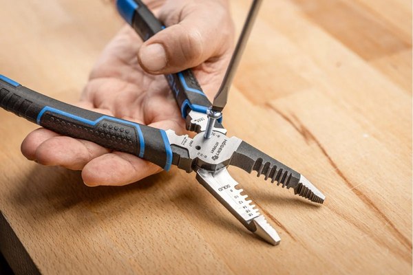 Плоскогубцы Hoegert HT1P241