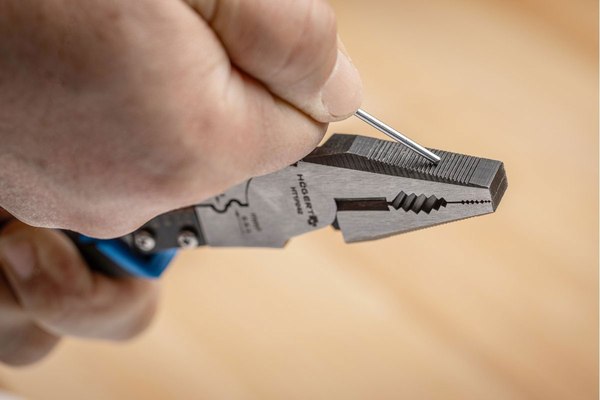 Плоскогубцы Hoegert HT1P242