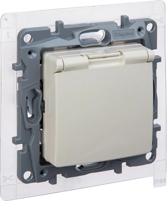 Розетка Legrand Etika 672326