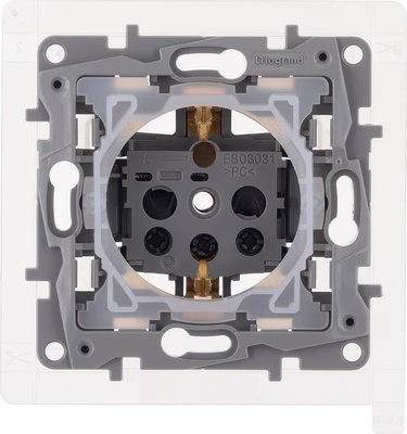 Розетка Legrand Etika 672326