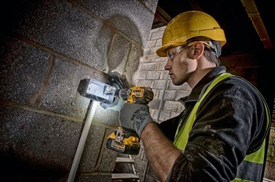 Профессиональная дрель-шуруповерт DeWalt DCD796P1