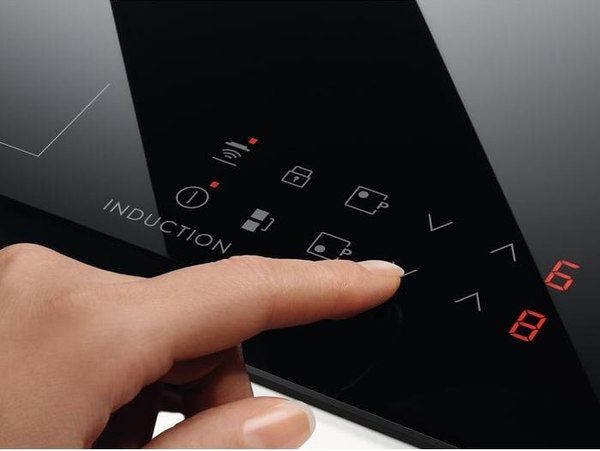 Индукционная варочная панель Electrolux LIR60430