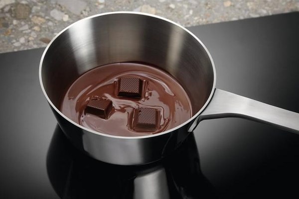 Индукционная варочная панель Electrolux LIR60430