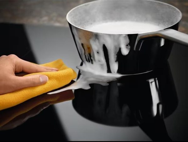 Индукционная варочная панель Electrolux LIR60430