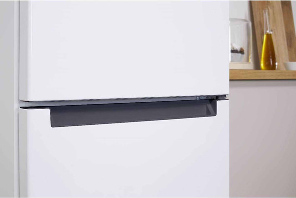 Холодильник с морозильником Indesit DS 3200 W