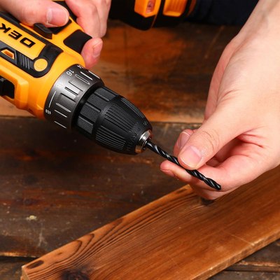 Аккумуляторная дрель-шуруповерт Deko Banger 20V ONE+ / 083-1109