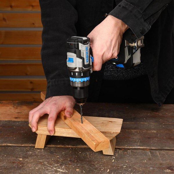 Аккумуляторная дрель-шуруповерт Deko GCD20DU PRO в кейсе / 083-1107