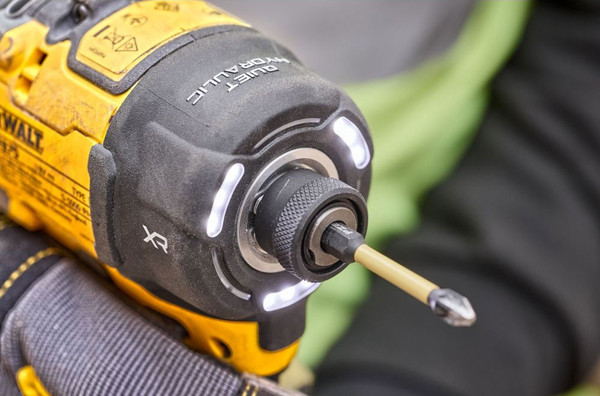 Профессиональный шуруповерт DeWalt DCF870NT