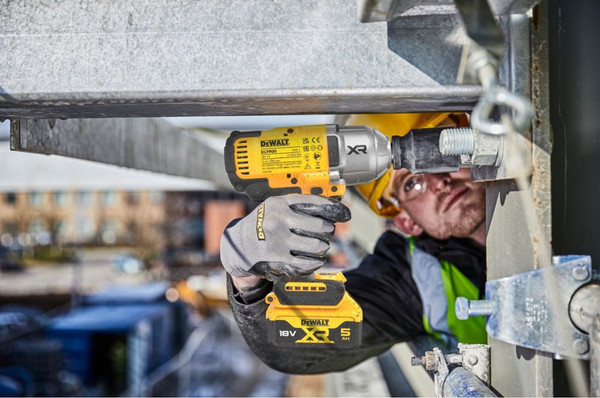 Профессиональный гайковерт DeWalt DCF900P2T