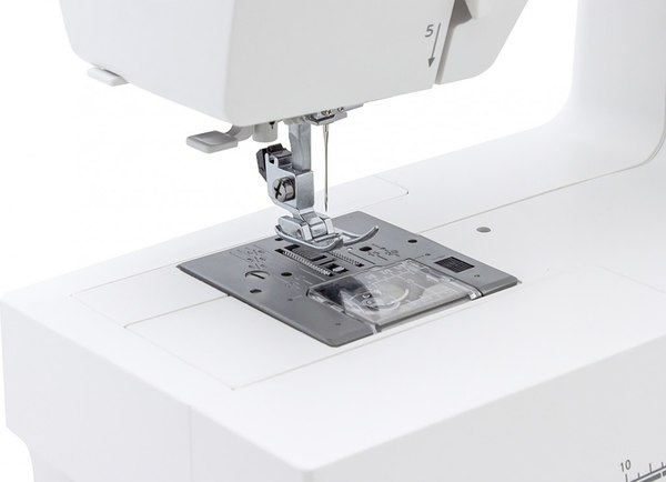 Швейная машина Janome Sewist 721