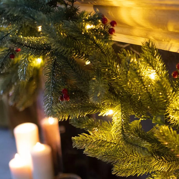 Гирлянда еловая Neon-Night Еловый шлейф с ягодами 307-113